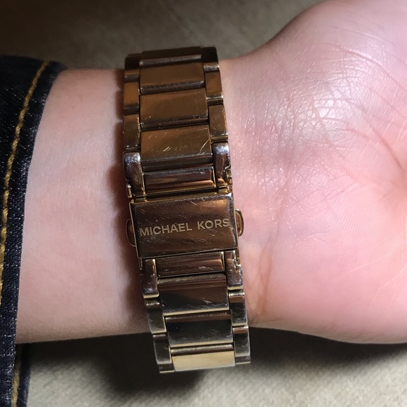 Michael Kors Gold Ladys Wristwatch (MK-5784) - Picture 2 of 6